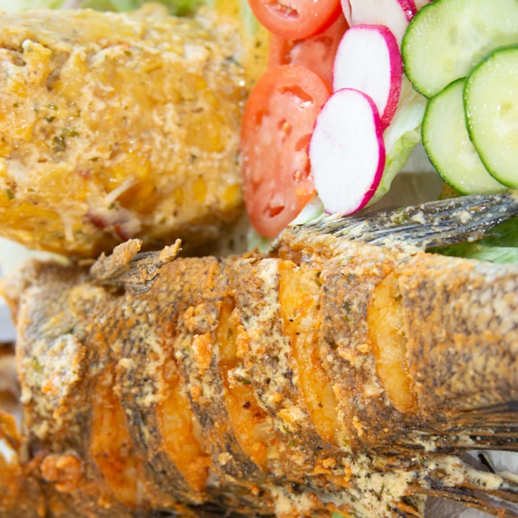 Pescado Frito / Fried Fish Mofongo