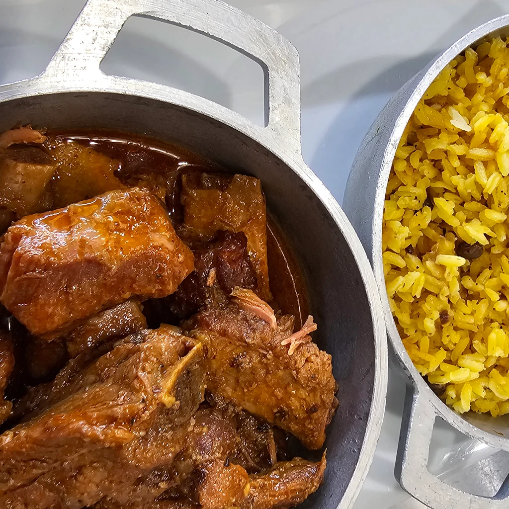 Costillas De Cerdo en Salsa / Park Ribs in Sausage