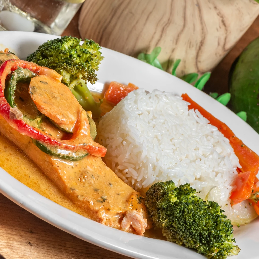 Salmon en Salsa De Coco / Salmon in Coconut Sauce