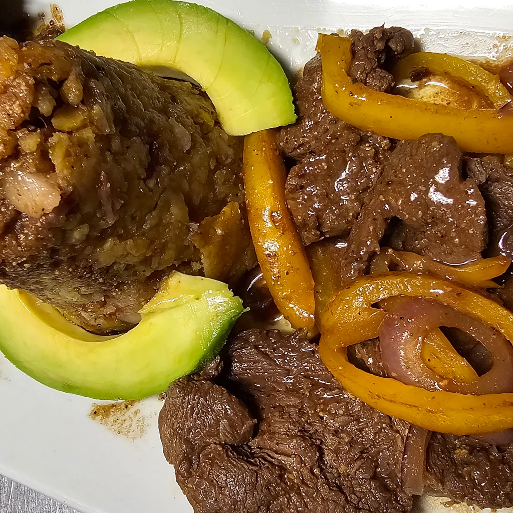Bistec Encebollado / Onion Beef Mofongo